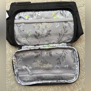 NWT Vera Bradley Lighten Up Compact Organizer - black w grey floral interior